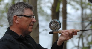 Reel mounted, guides aligned Reel mounted, guides aligned