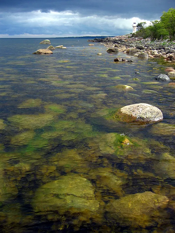 Beautiful but challenging - It is hard to wade in daylight, but imagine the same stretch when it's dark! These rocks are on the average 1 meter or 3 feet in diameter. Pretty rough bottom.